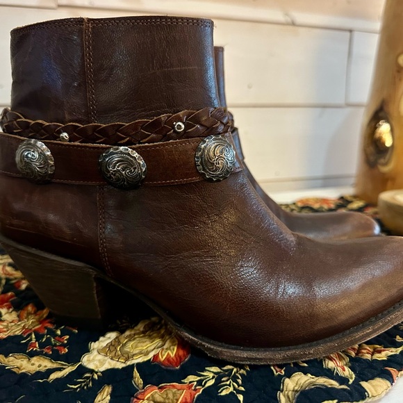 Idlyllwind Boots by Miranda Lambert - Brown Ankle Booties - Size 7.5 - Picture 1 of 9